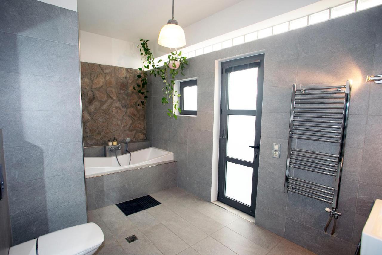 אתונה Spacious Suite With Luxury Bath מראה חיצוני תמונה